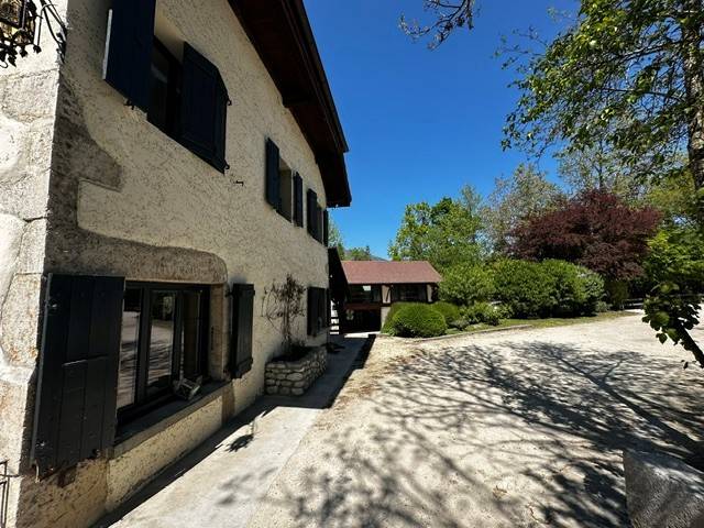 Propri&eacute;t&eacute; Familiale aux portes de Gen&egrave;ve