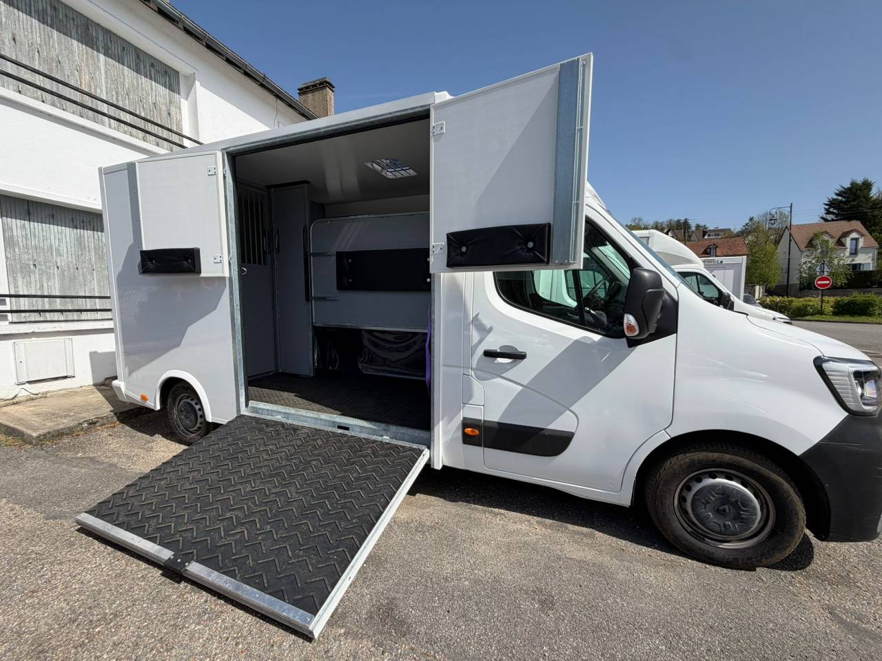 RENAULT MASTER &ndash; 2022 &ndash; 3 PLACES &ndash; STALLE &ndash; 120 000KM