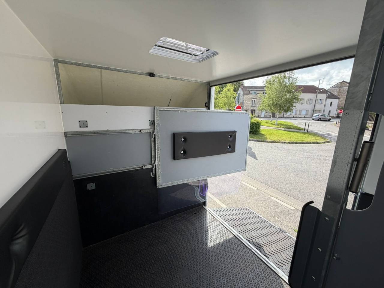 RENAULT MASTER &ndash; 2021 &ndash; 3 PLACES &ndash; STALLE &ndash; 69 000KM