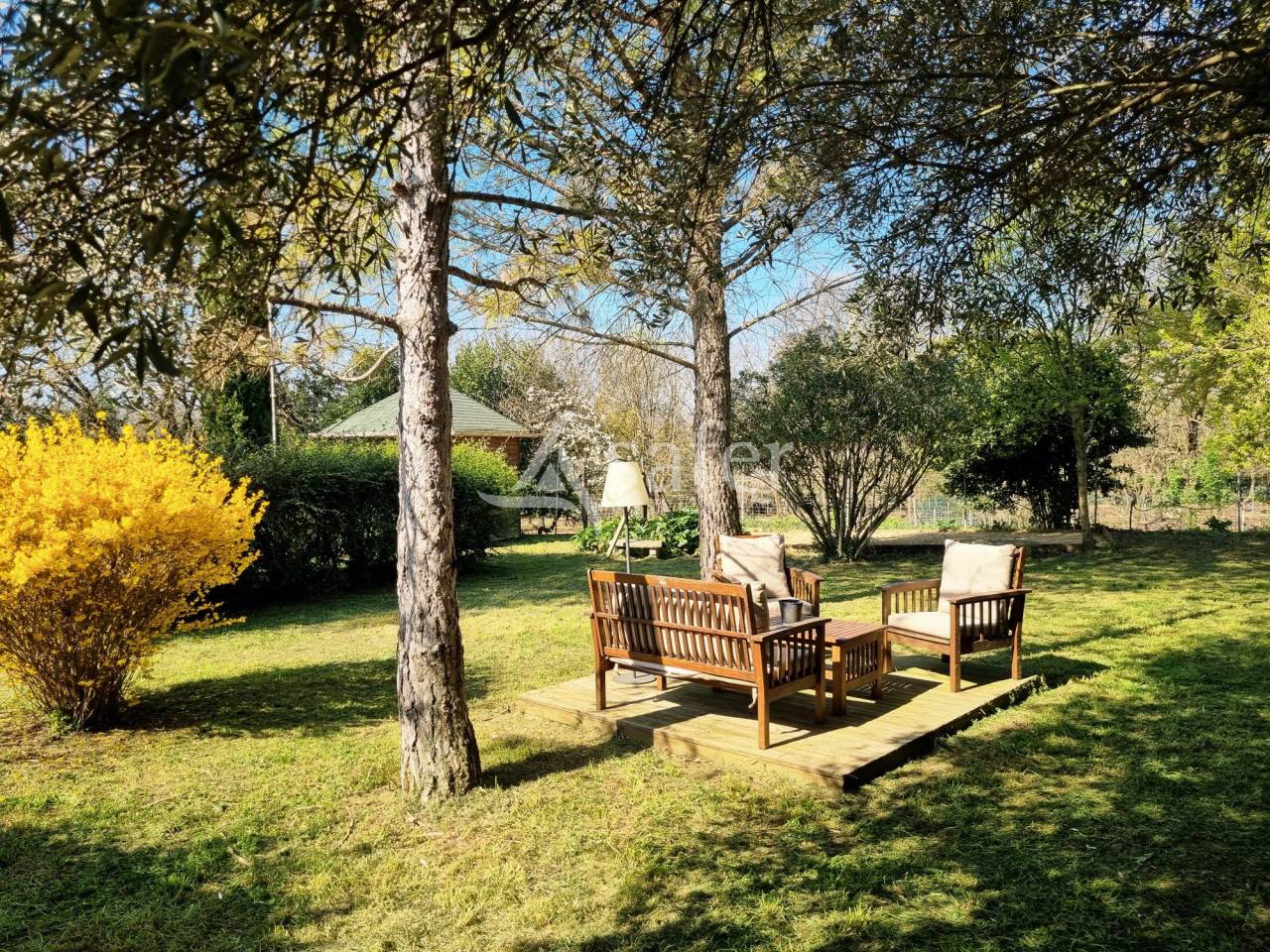 Aux portes d'Uz&egrave;s, propri&eacute;t&eacute; agrotouristique familiale aux mu