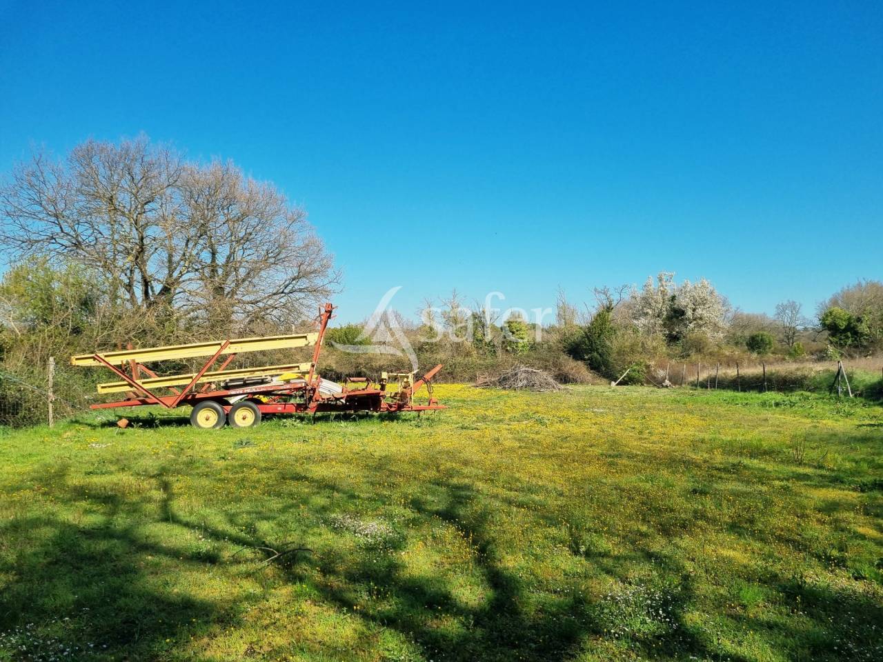 Aux portes d'Uz&egrave;s, propri&eacute;t&eacute; agrotouristique familiale aux mu