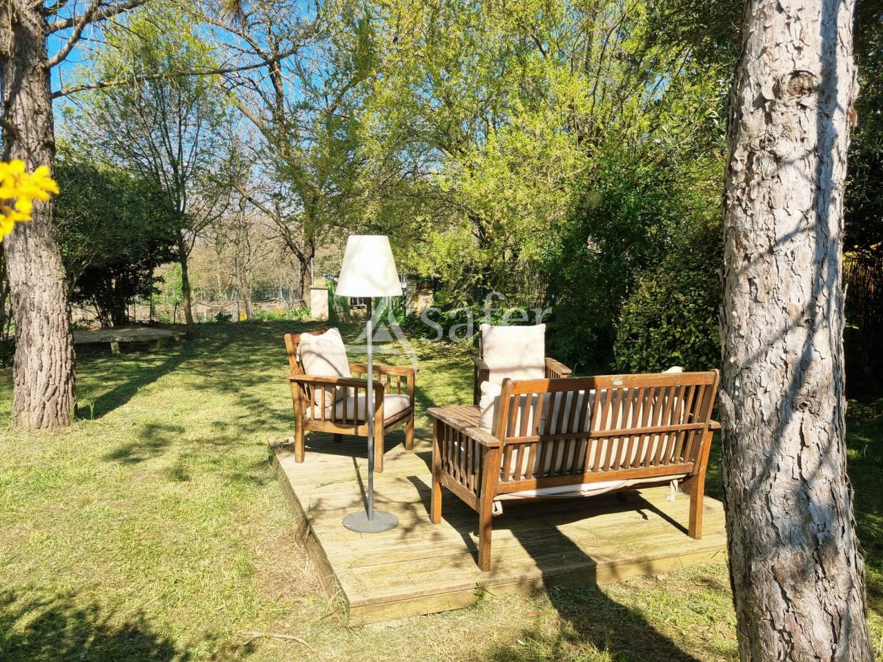 Aux portes d'Uz&egrave;s, propri&eacute;t&eacute; agrotouristique familiale aux mu