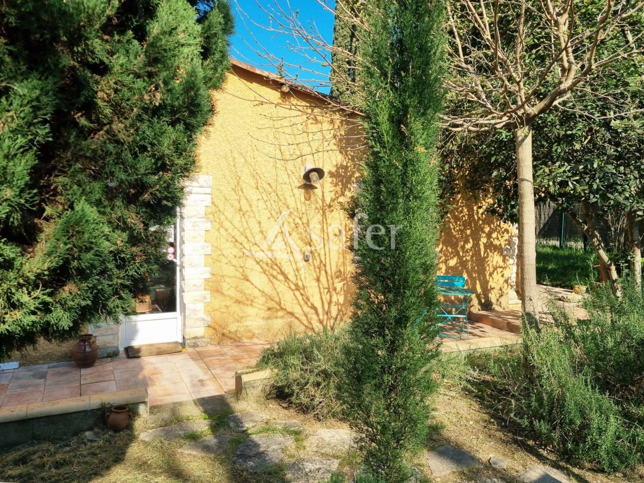 Aux portes d'Uz&egrave;s, propri&eacute;t&eacute; agrotouristique familiale aux mu