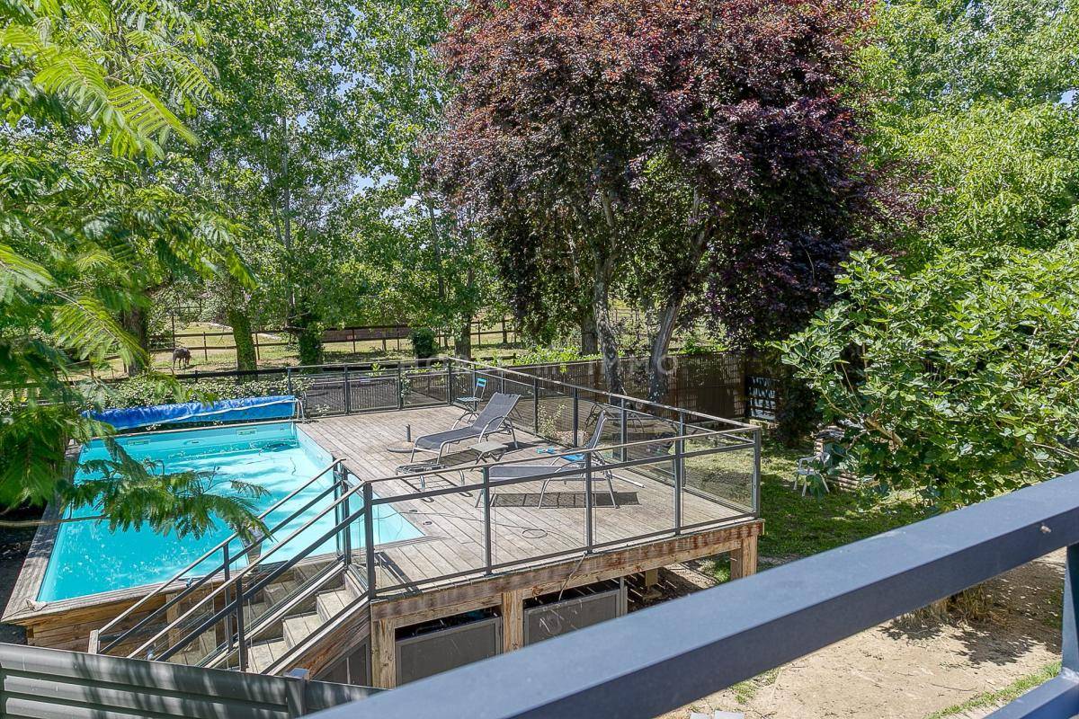 Domaine &eacute;questre de prestige avec h&eacute;bergements et installation