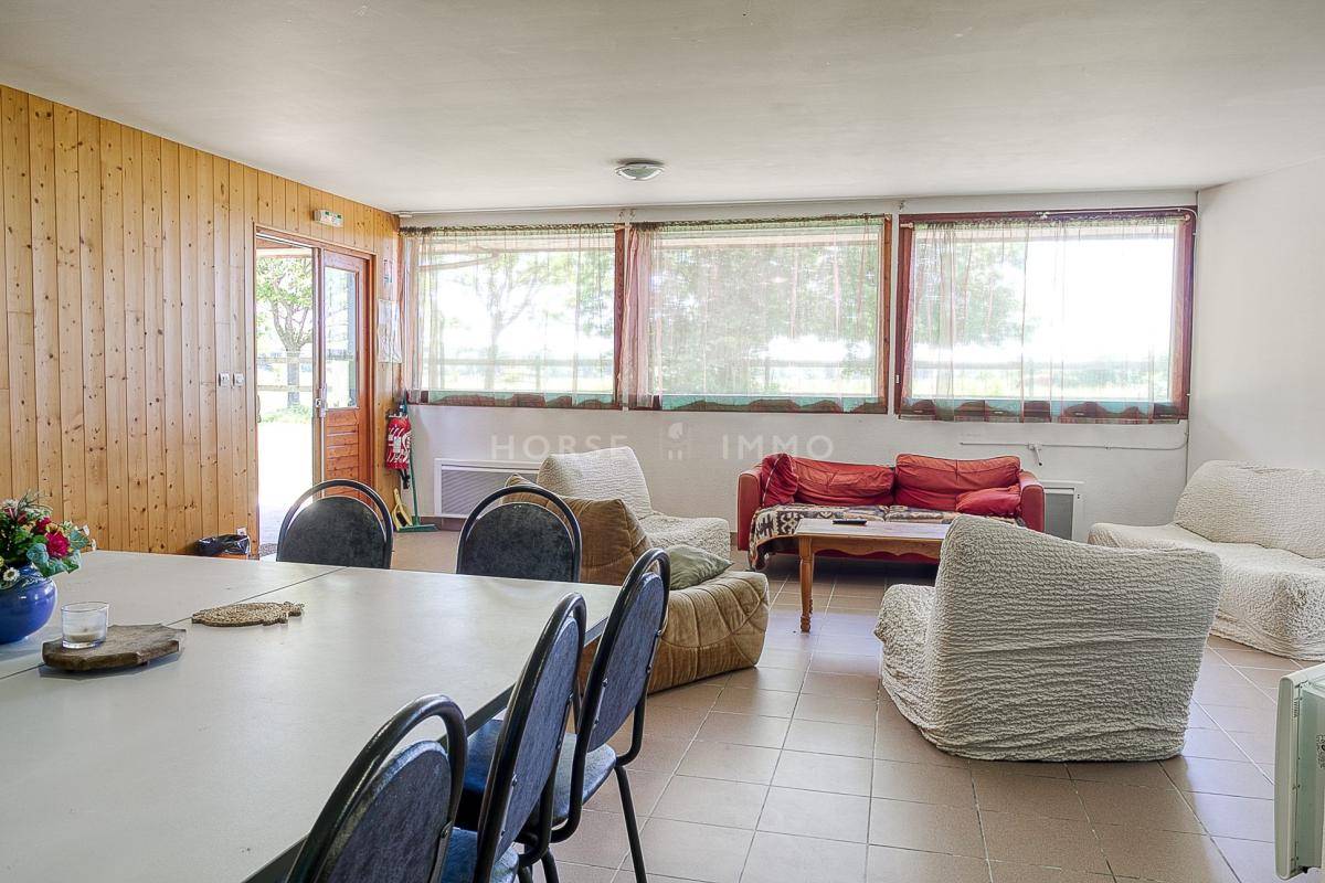 Domaine &eacute;questre de prestige avec h&eacute;bergements et installation