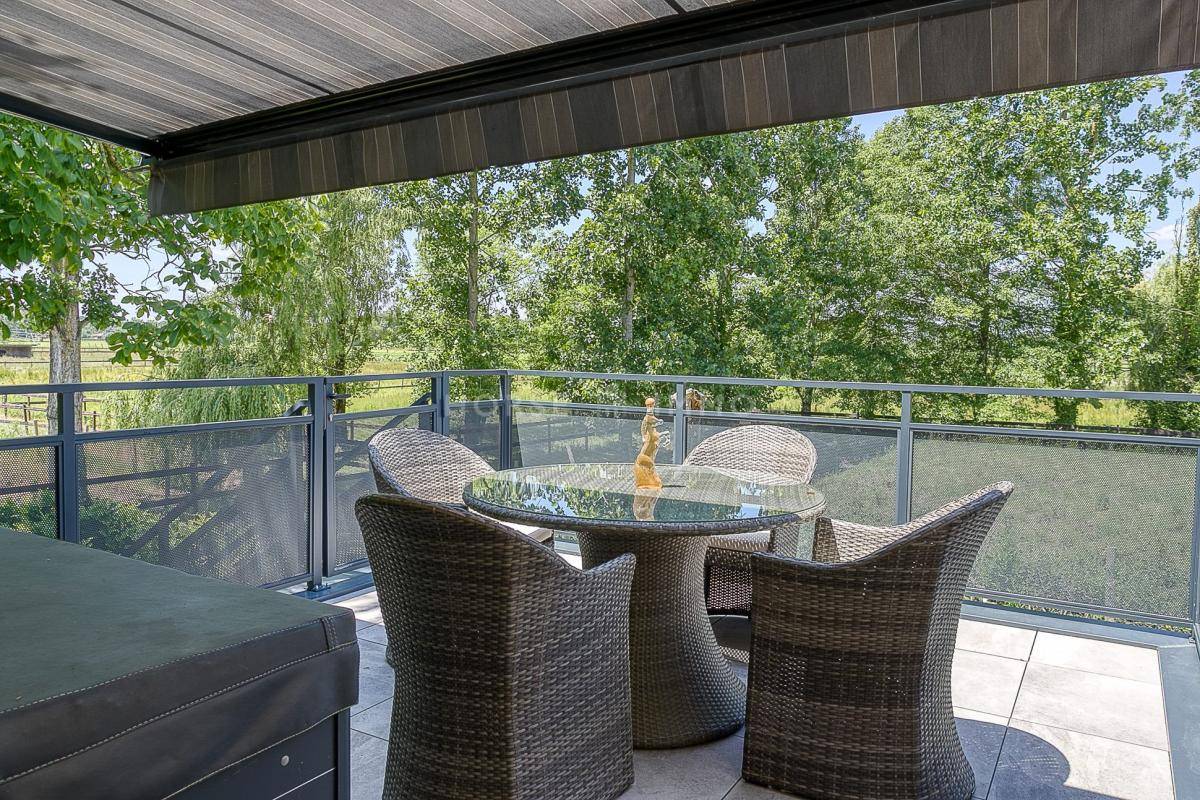 Domaine &eacute;questre de prestige avec h&eacute;bergements et installation