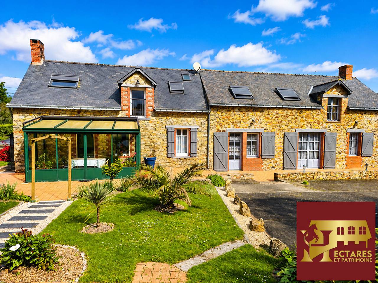Propri&eacute;t&eacute; de caract&egrave;re sur 3 hectares, habitation familiale, potentiel &eacute;questre,