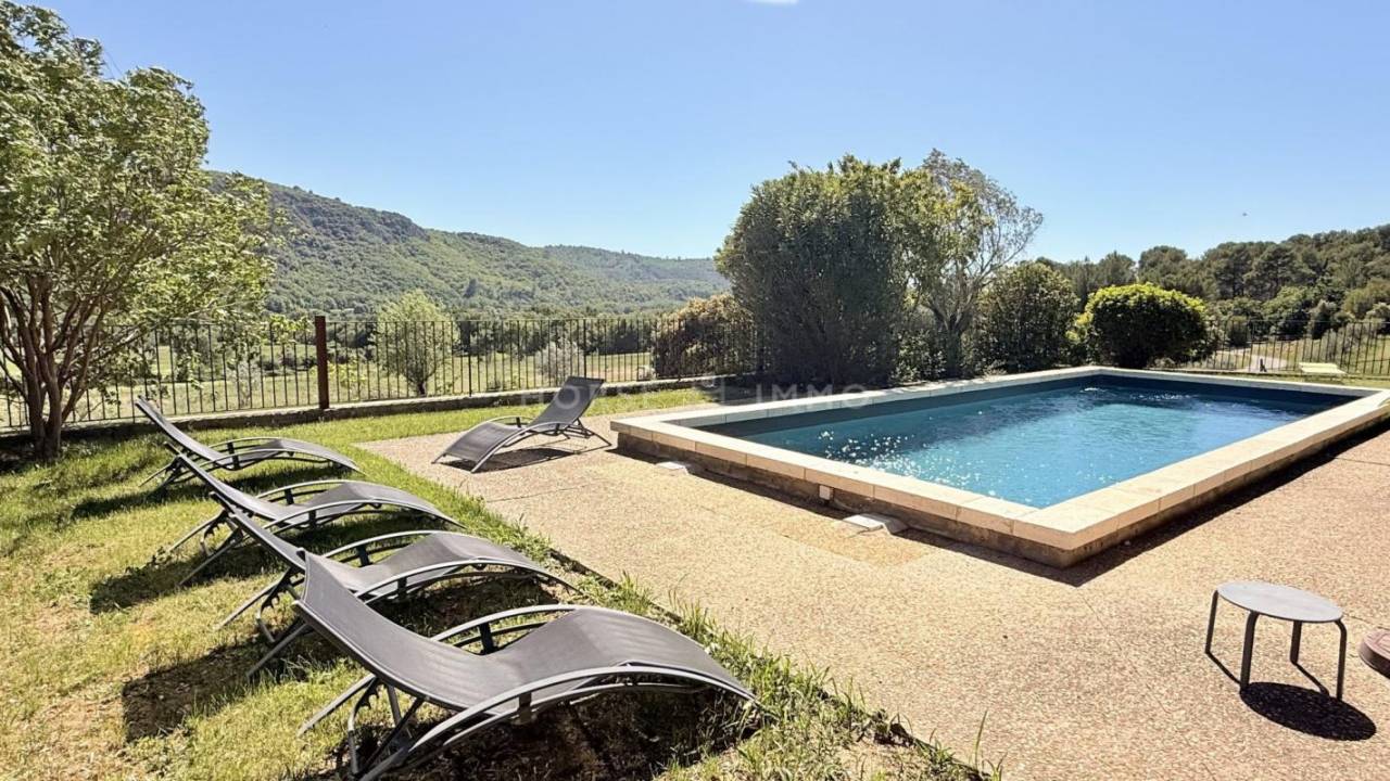 Belle bastide &eacute;questre au coeur de la Provence avec 2 g&icirc;tes
