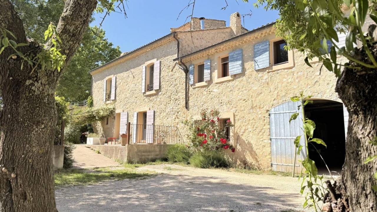 Belle bastide &eacute;questre au coeur de la Provence avec 2 g&icirc;tes