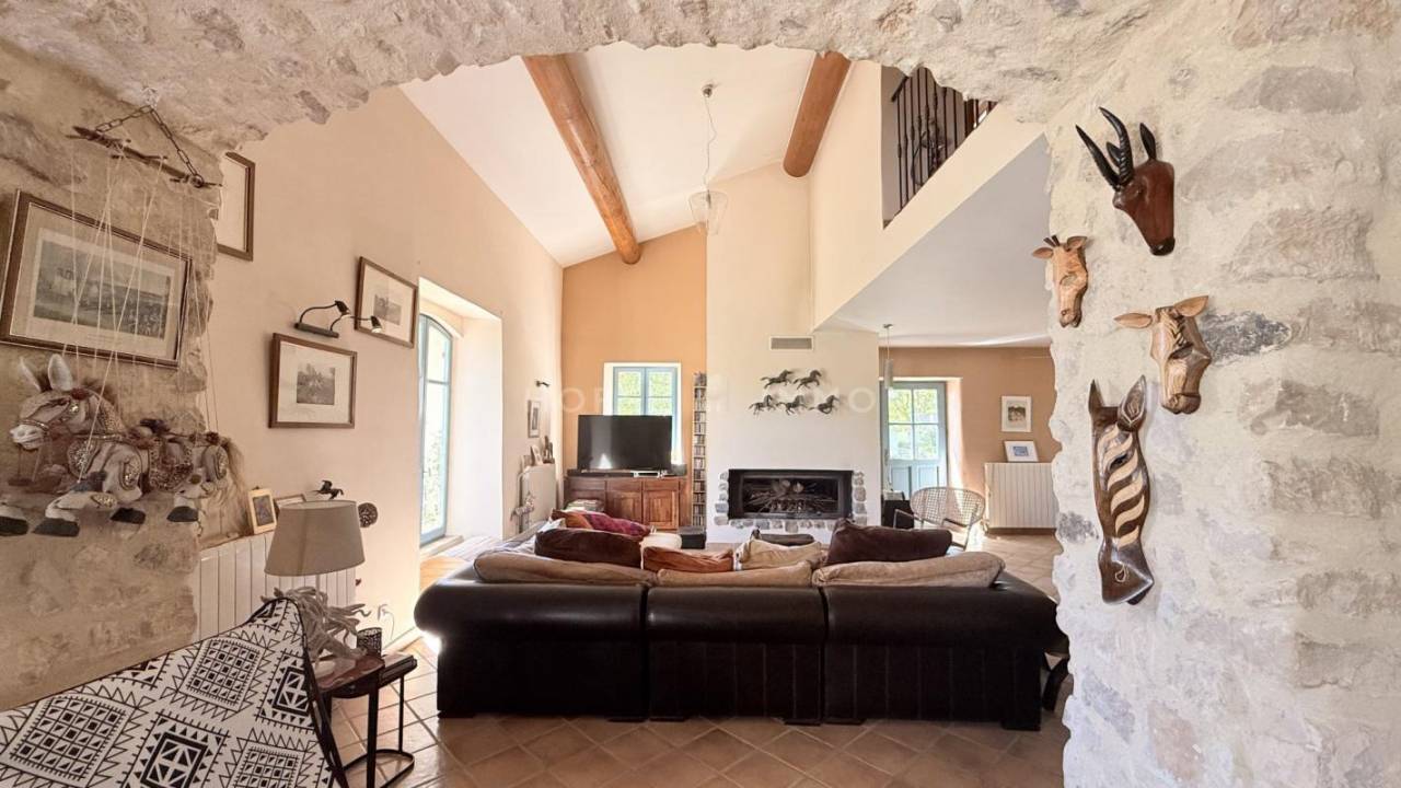Belle bastide &eacute;questre au coeur de la Provence avec 2 g&icirc;tes