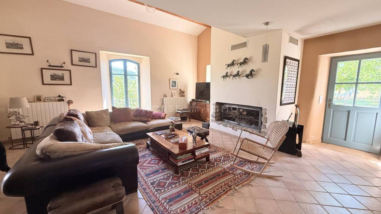 Belle bastide &eacute;questre au coeur de la Provence avec 2 g&icirc;tes