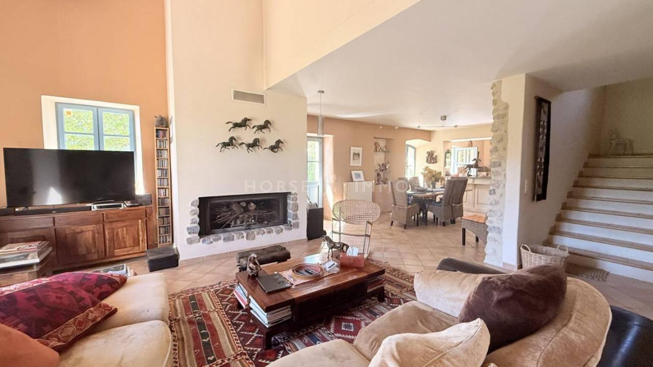 Belle bastide &eacute;questre au coeur de la Provence avec 2 g&icirc;tes