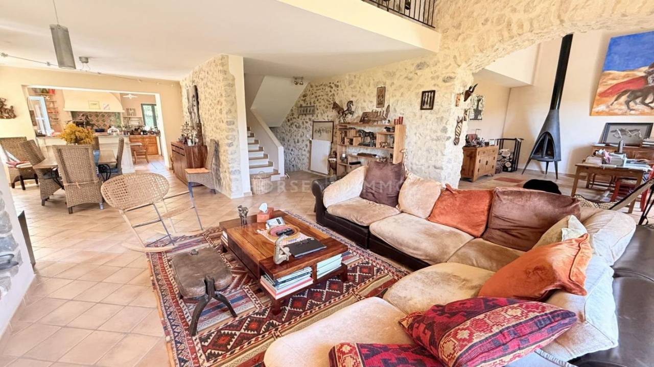 Belle bastide &eacute;questre au coeur de la Provence avec 2 g&icirc;tes