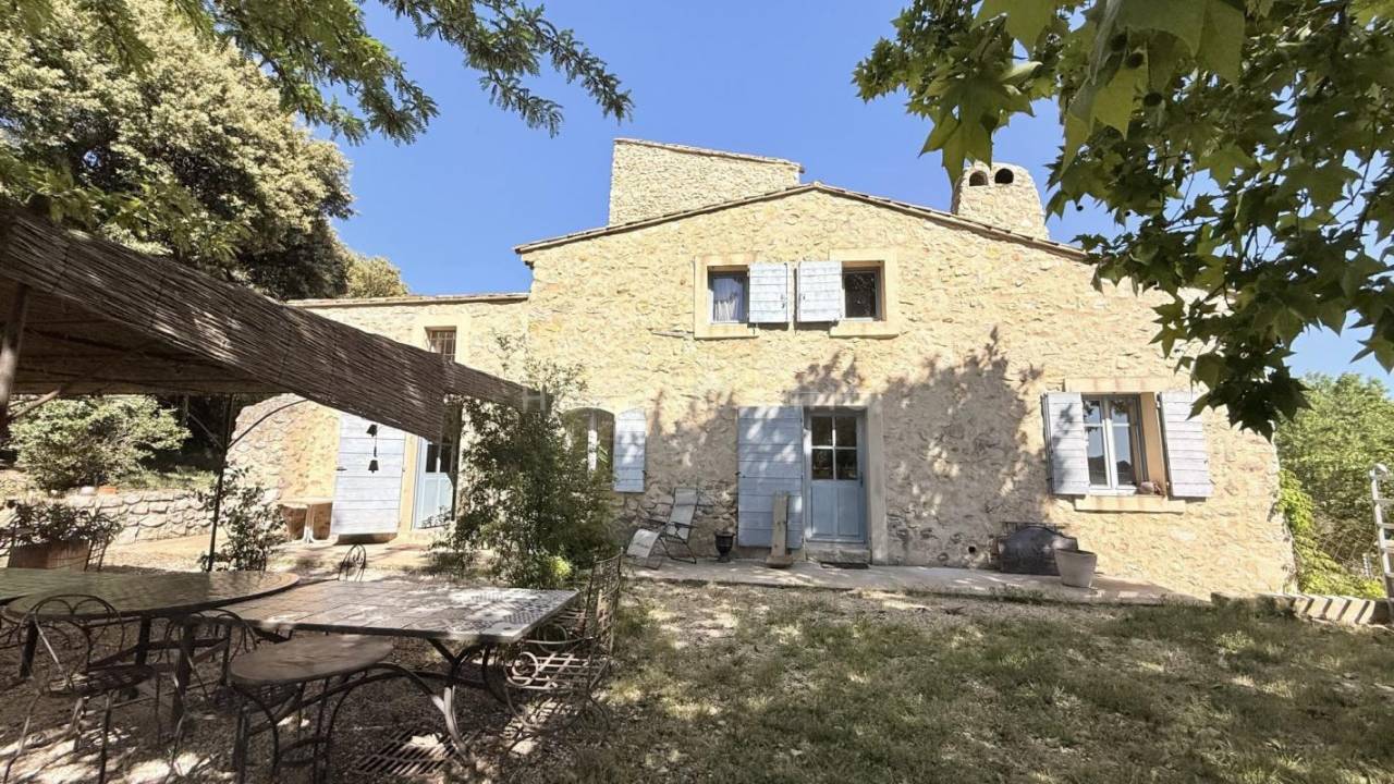 Belle bastide &eacute;questre au coeur de la Provence avec 2 g&icirc;tes