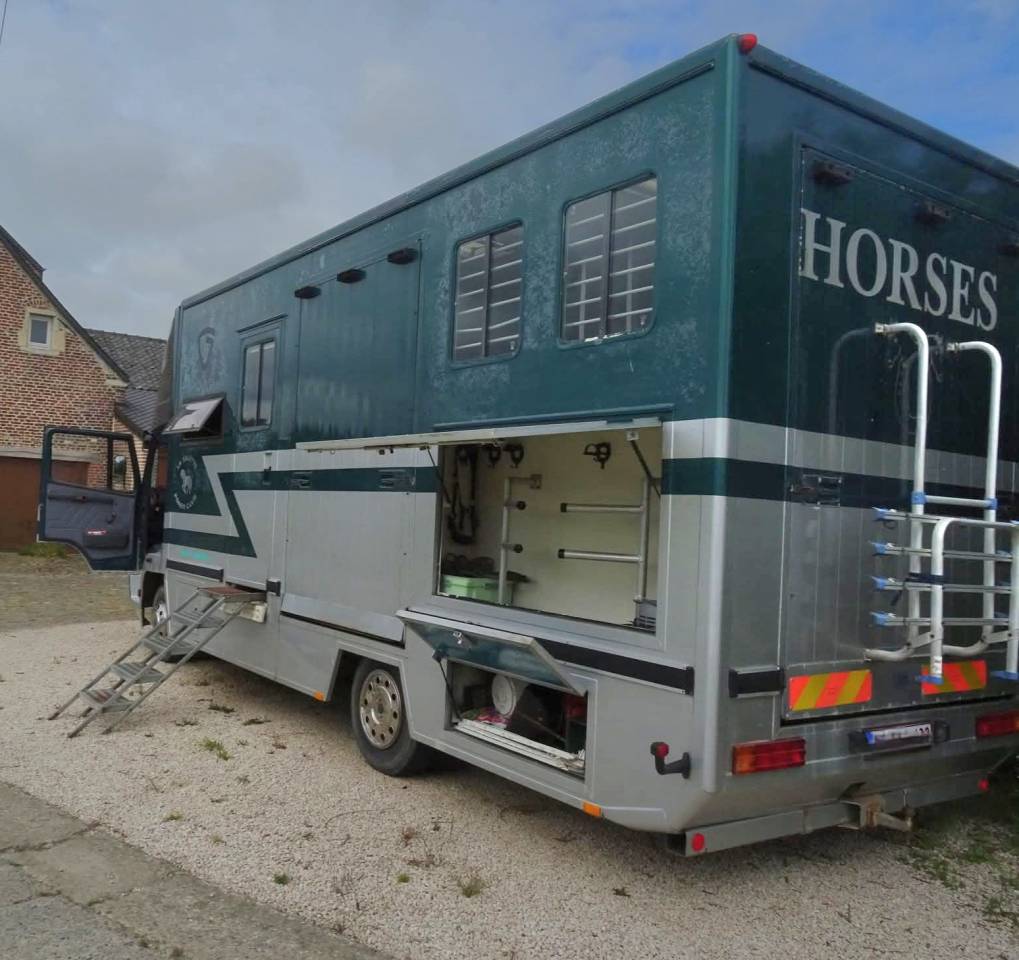 Camion-chevaux & homecar Mercedes 914