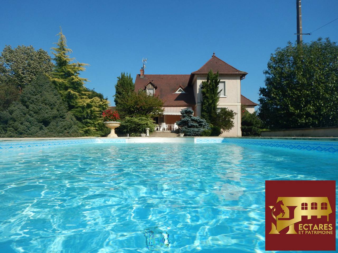 Domaine &eacute;questre + de 30 hectares