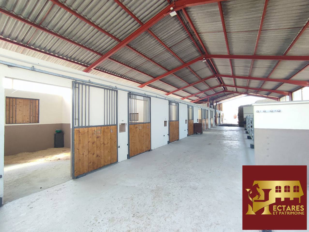 Domaine &eacute;questre + de 30 hectares
