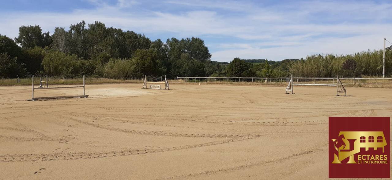 Propri&eacute;t&eacute; equestre - 11 Hectares - Nimes -