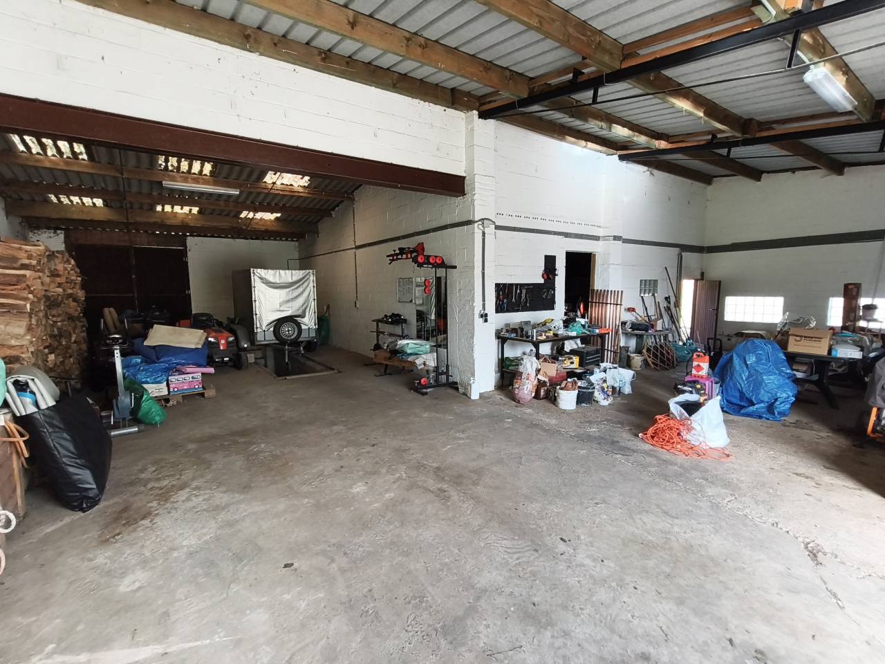 Maison 3ch avec prairie, deux box et hangar pro