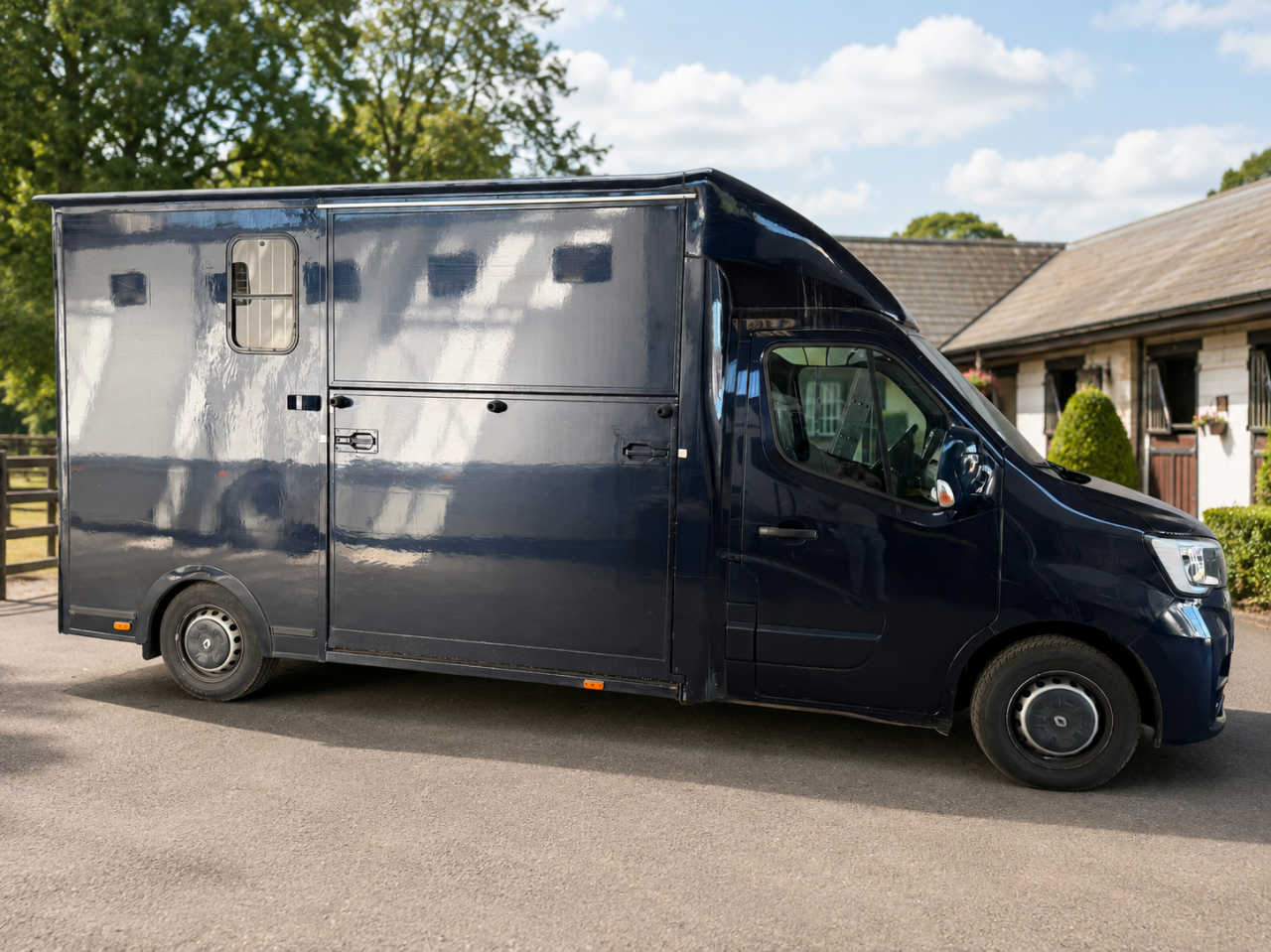 RENAULT MASTER &ndash; 2021 &ndash; 3 PLACES &ndash; STALLE &ndash; 140 000KM