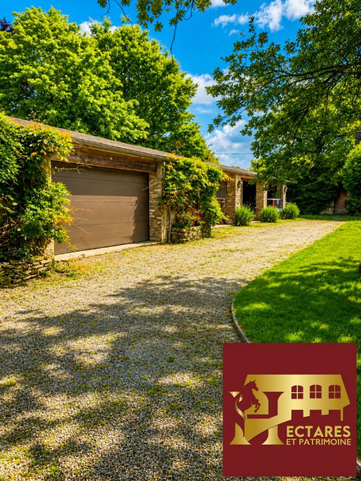 Propri&eacute;t&eacute;, 3 habitations ind&eacute;pendantes, 7 hectares.