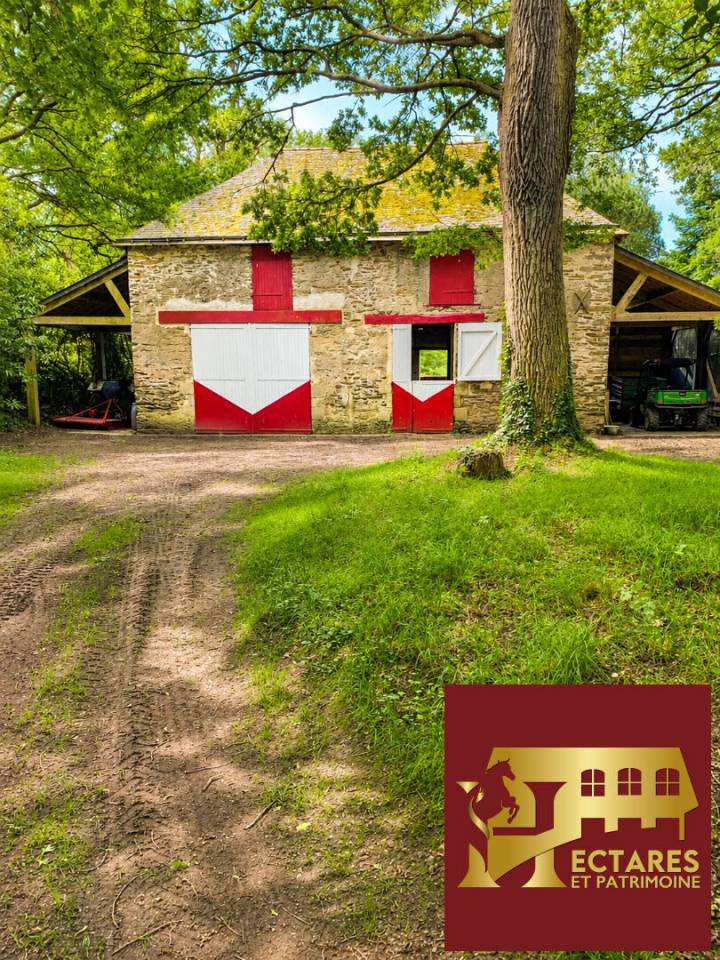 Propri&eacute;t&eacute;, 3 habitations ind&eacute;pendantes, 7 hectares.