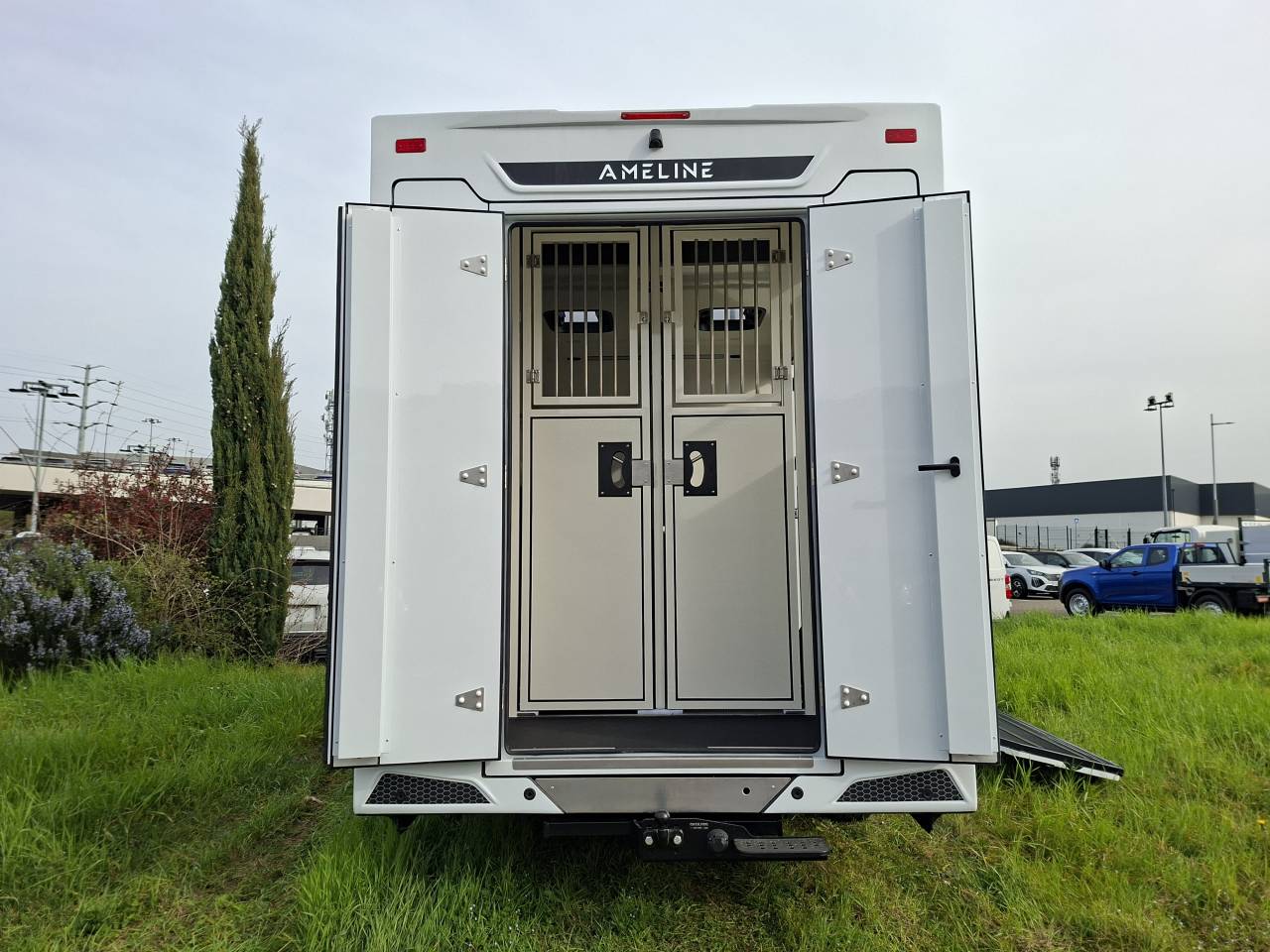 Camion chevaux AMELINE - 5 passagers - Stalle &eacute;levage