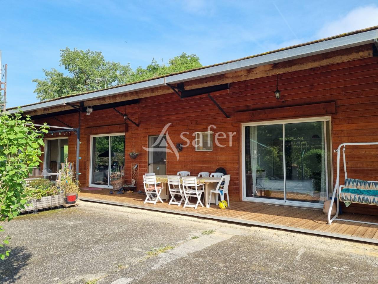 Propri&eacute;t&eacute; sur 17 ha en Vall&eacute;e de la L&egrave;ze