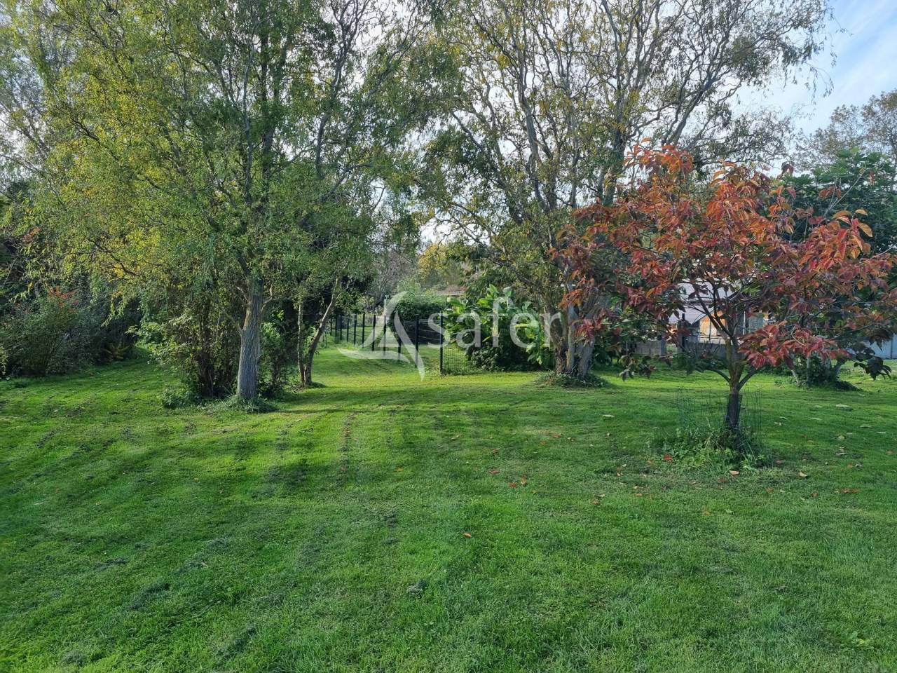 Propri&eacute;t&eacute; sur 17 ha en Vall&eacute;e de la L&egrave;ze