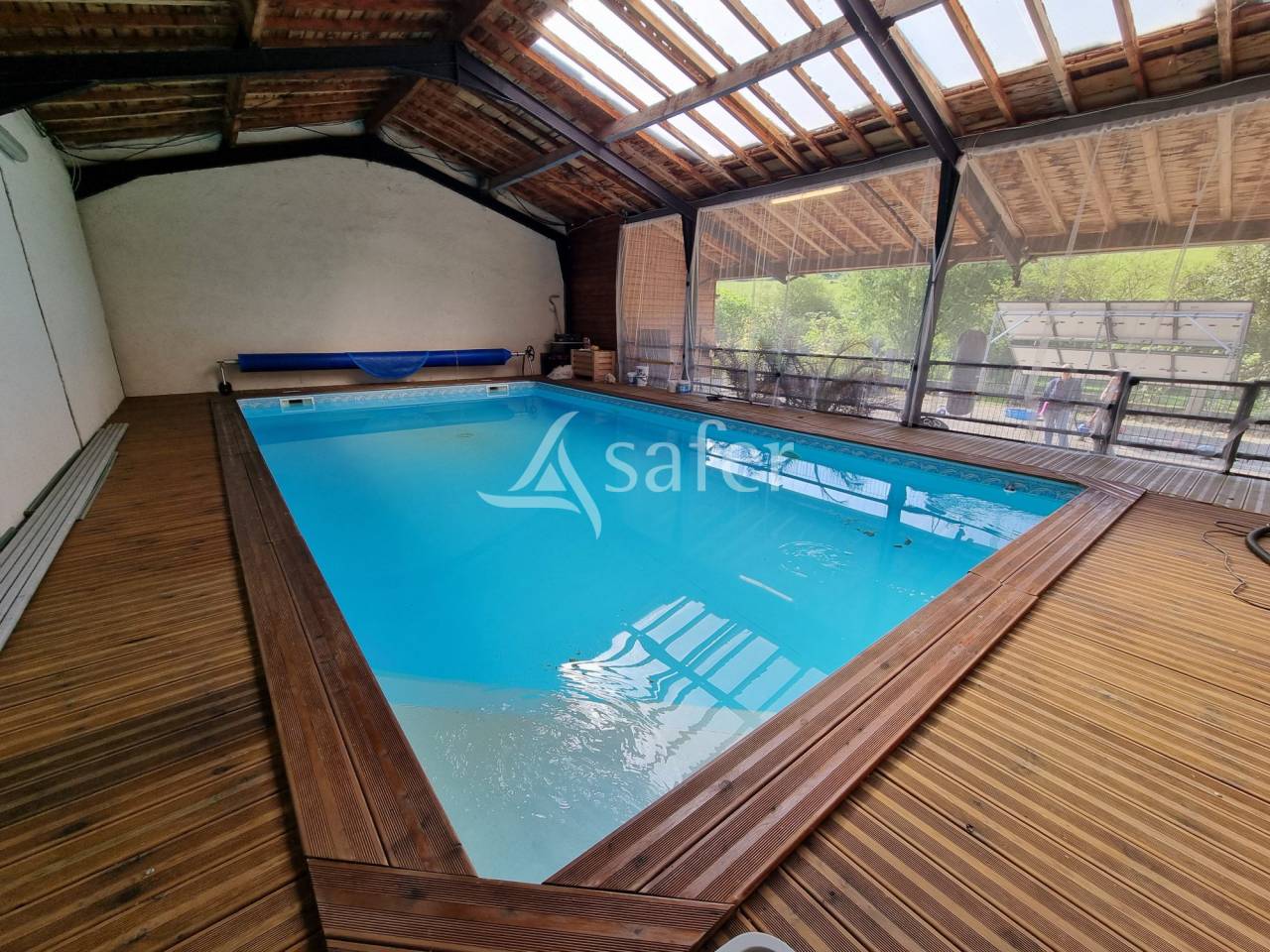 Propri&eacute;t&eacute; sur 17 ha en Vall&eacute;e de la L&egrave;ze