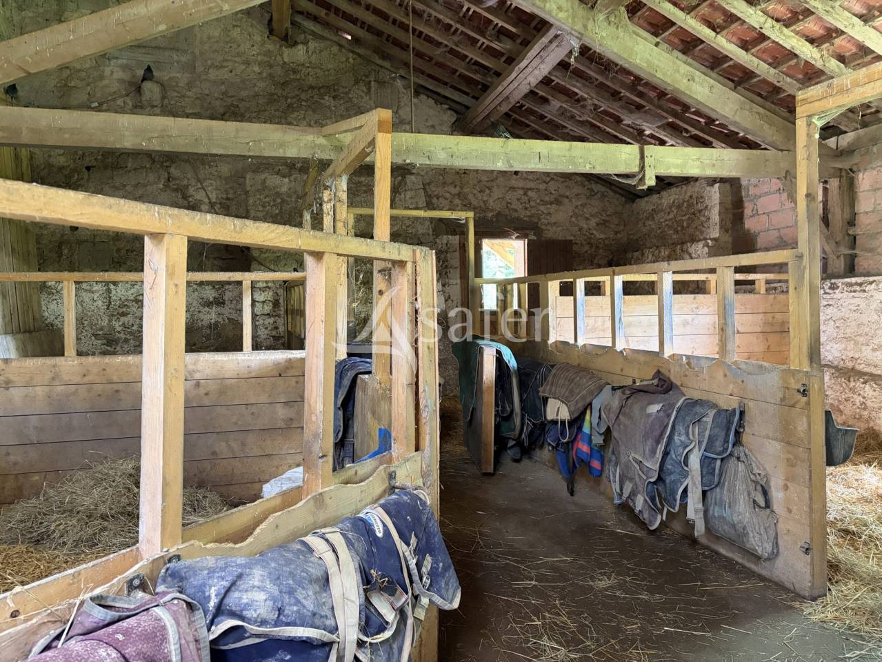 Belle propri&eacute;t&eacute; agricole avec 2 g&icirc;tes sur 8ha60