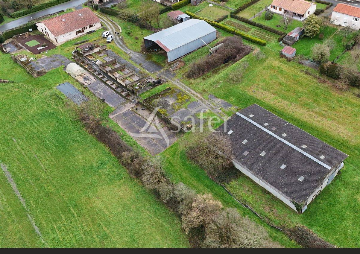 GRANGE VEND&Eacute;ENNE R&Eacute;NOV&Eacute;E  365 m&sup2; HABITABLES  D&Eacute;PENDAN
