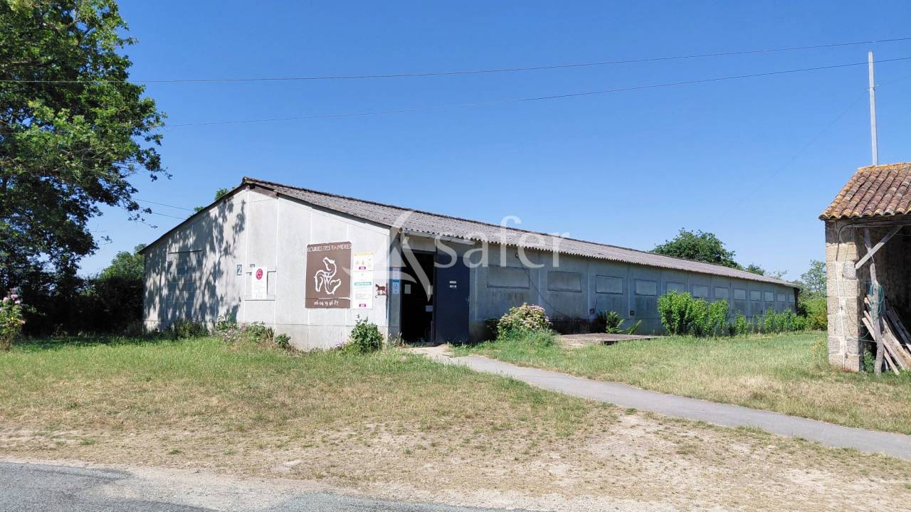 Propri&eacute;t&eacute; &eacute;questre sur environ 32 ha.