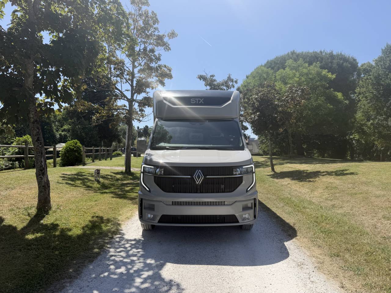 STX stalles, 5 pl cabine, grande sellerie  "neuf"