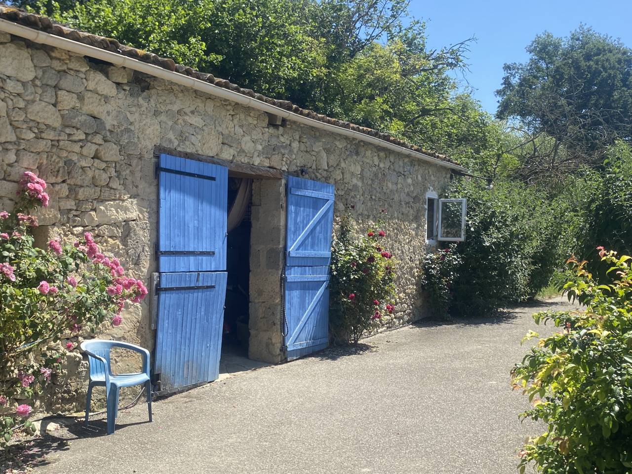 A 10 min de N&eacute;rac, sur plus de 4 hectares, propri&eacute;t&eacute;
