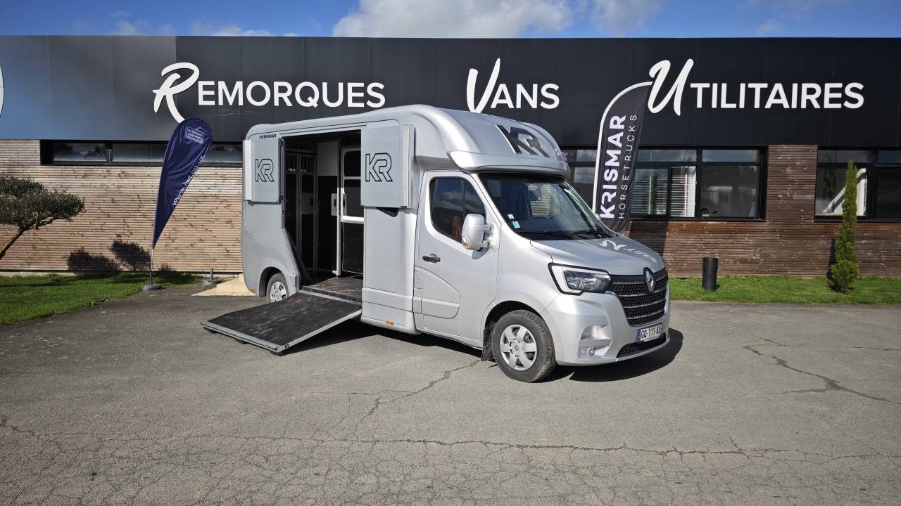 Camion Krismar 2 chevaux 5 places assises Stalles 