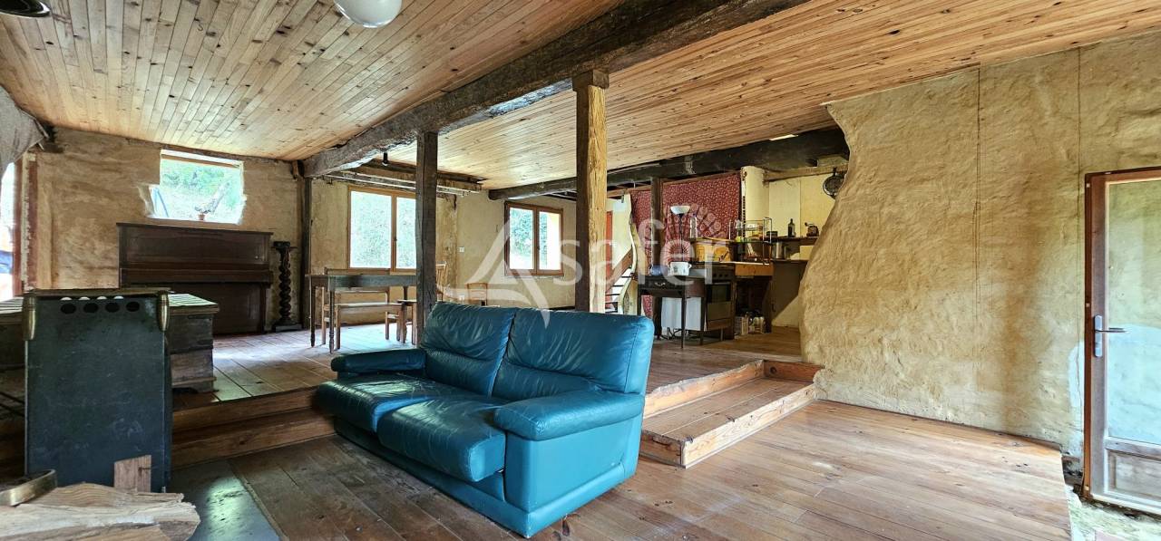 Propri&eacute;t&eacute; sur 20 ha en vall&eacute;e de la L&egrave;ze
