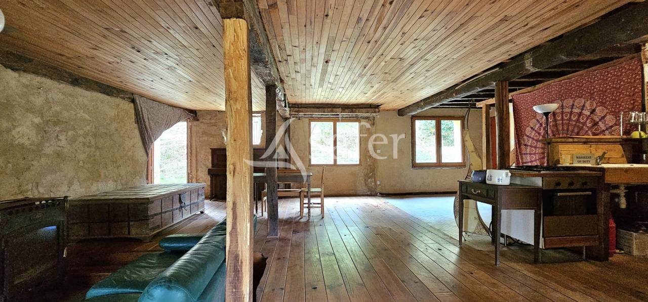 Propri&eacute;t&eacute; sur 20 ha en vall&eacute;e de la L&egrave;ze