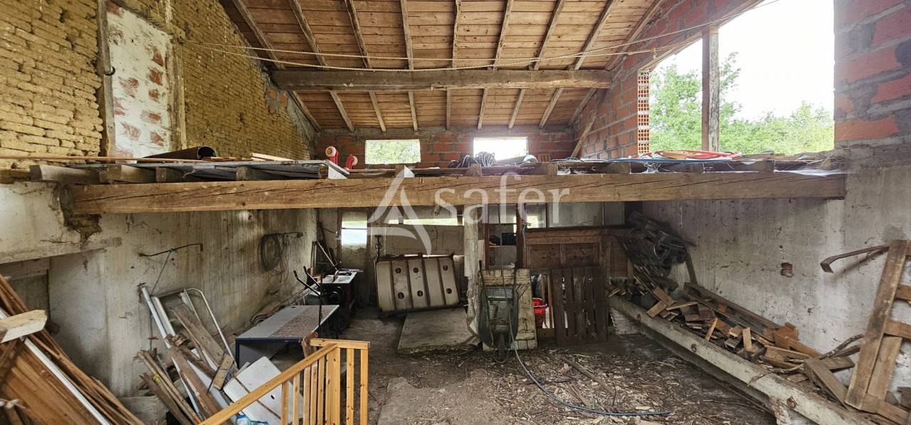 Propri&eacute;t&eacute; sur 20 ha en vall&eacute;e de la L&egrave;ze