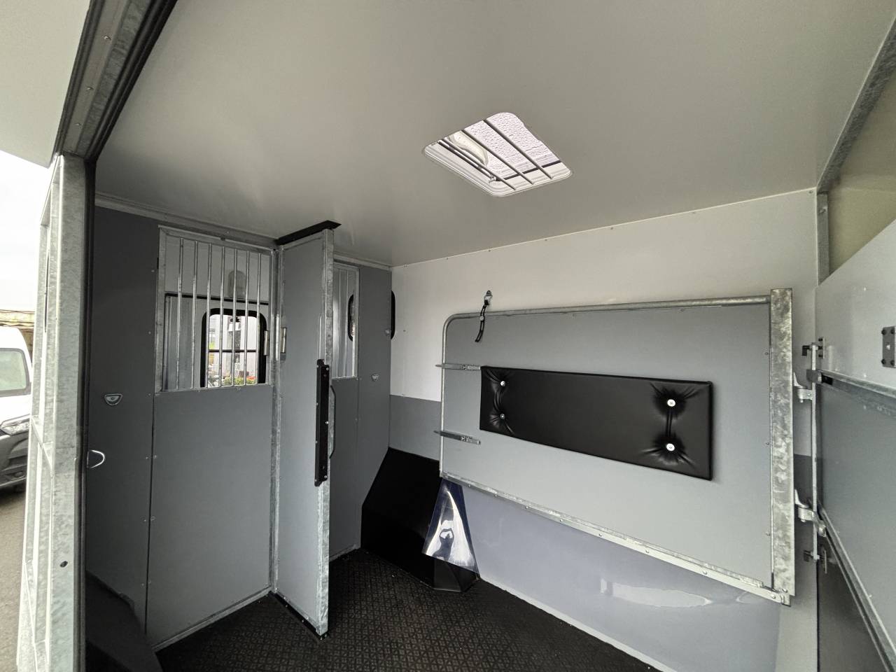 Nissan Interstar 150ch carrosserie 2 places stalle 