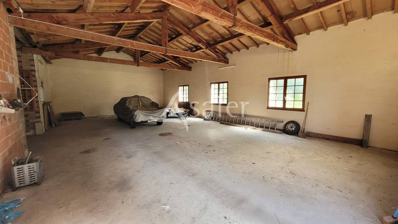 Domaine agricole avec &eacute;tang et d&eacute;pendances sur 28 ha proche Ca