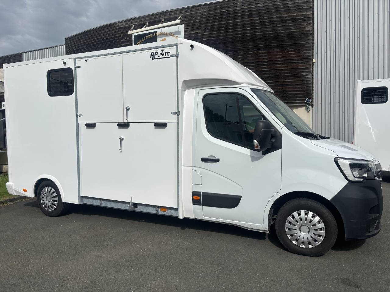 Renault Master L3 2022 carrosserie neuve  stalle 