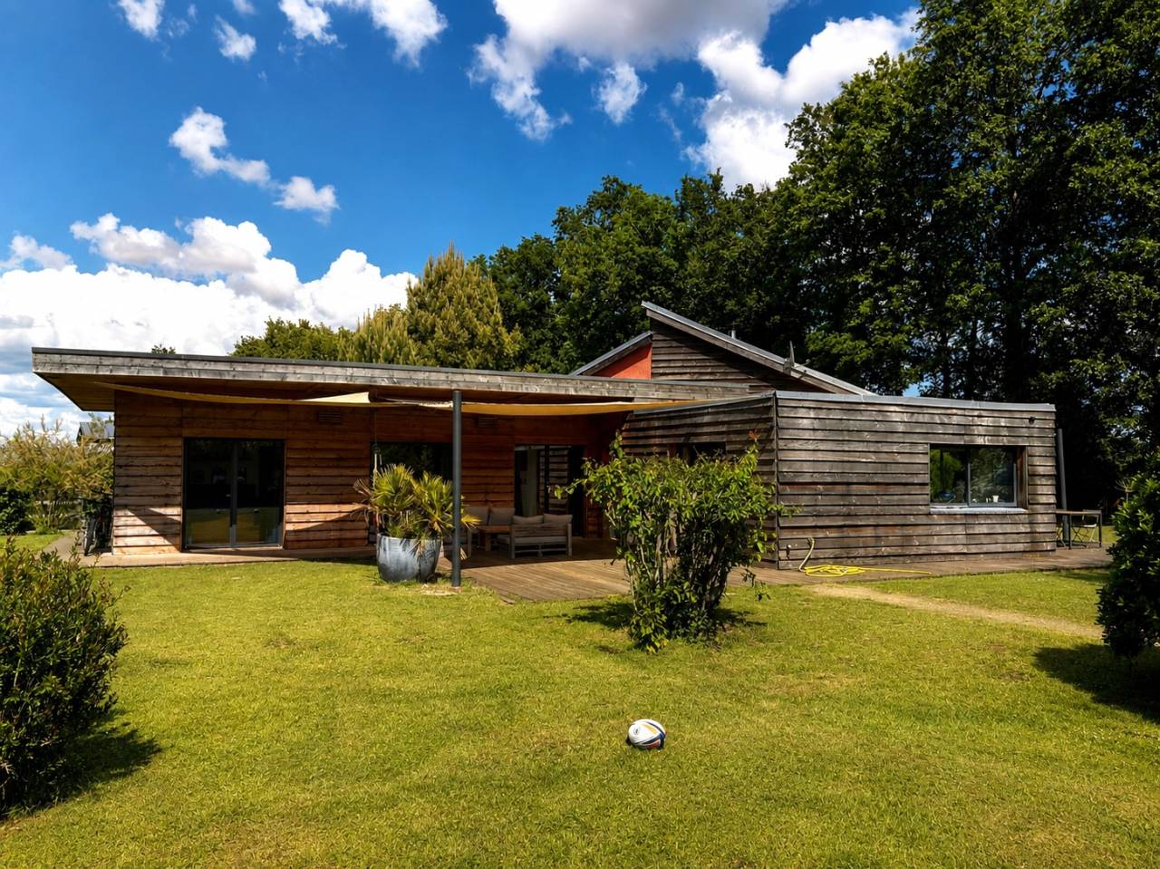  Propri&eacute;t&eacute; &eacute;questre &ndash; Habitation contemporaine, &eacute;curies