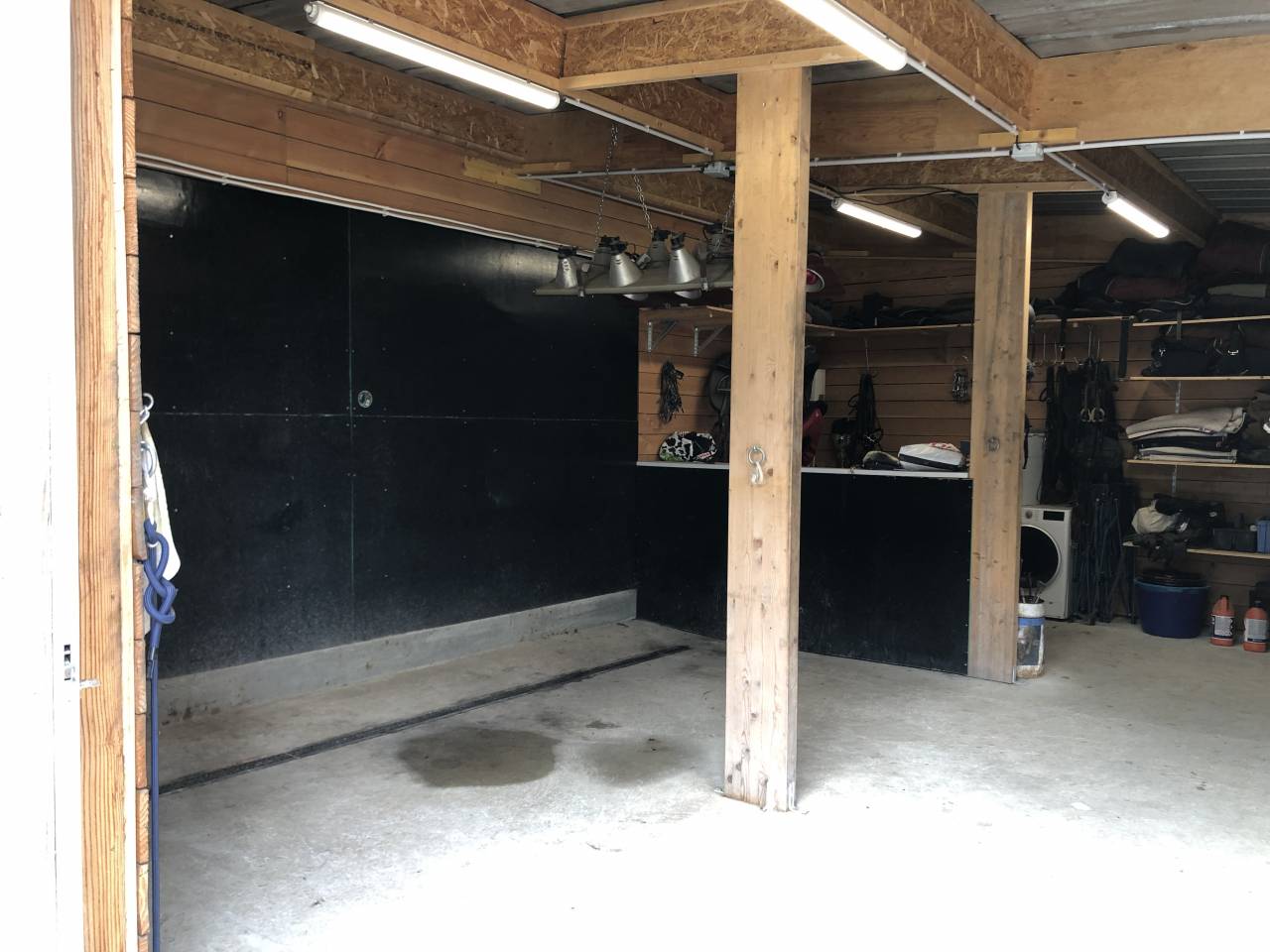  Propri&eacute;t&eacute; &eacute;questre &ndash; Habitation contemporaine, &eacute;curies