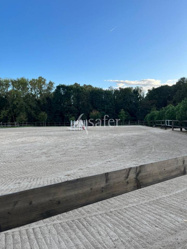 Propri&eacute;t&eacute; &eacute;questre proche Paris - 9ha