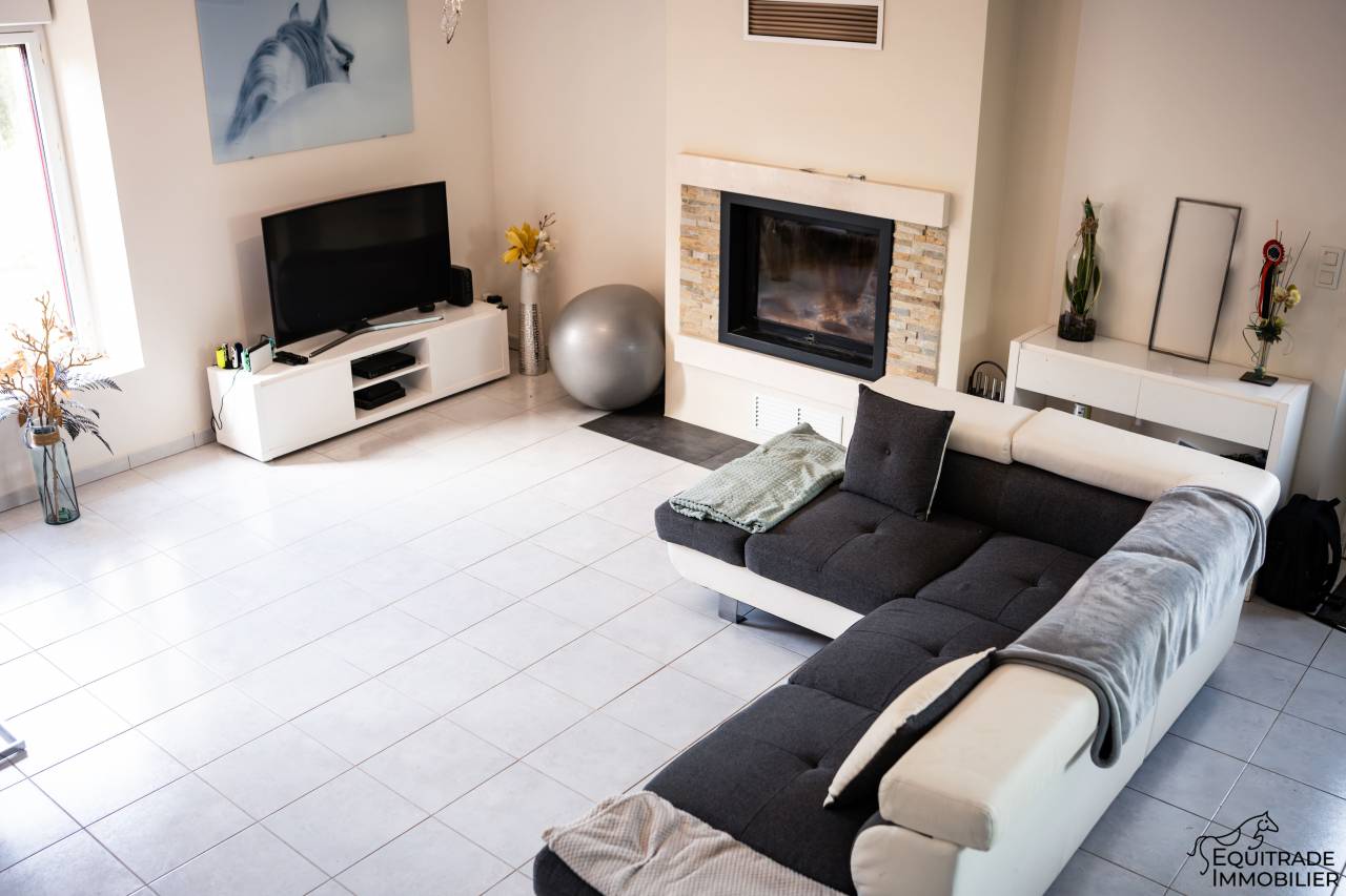 Propri&eacute;t&eacute; avec maison et d&eacute;pendances, 1ha50