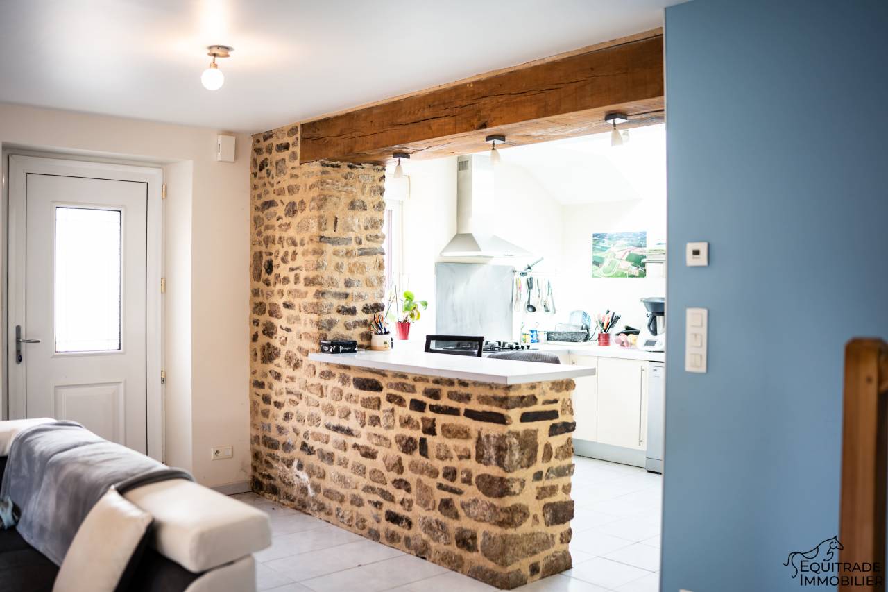 Propri&eacute;t&eacute; avec maison et d&eacute;pendances, 1ha50