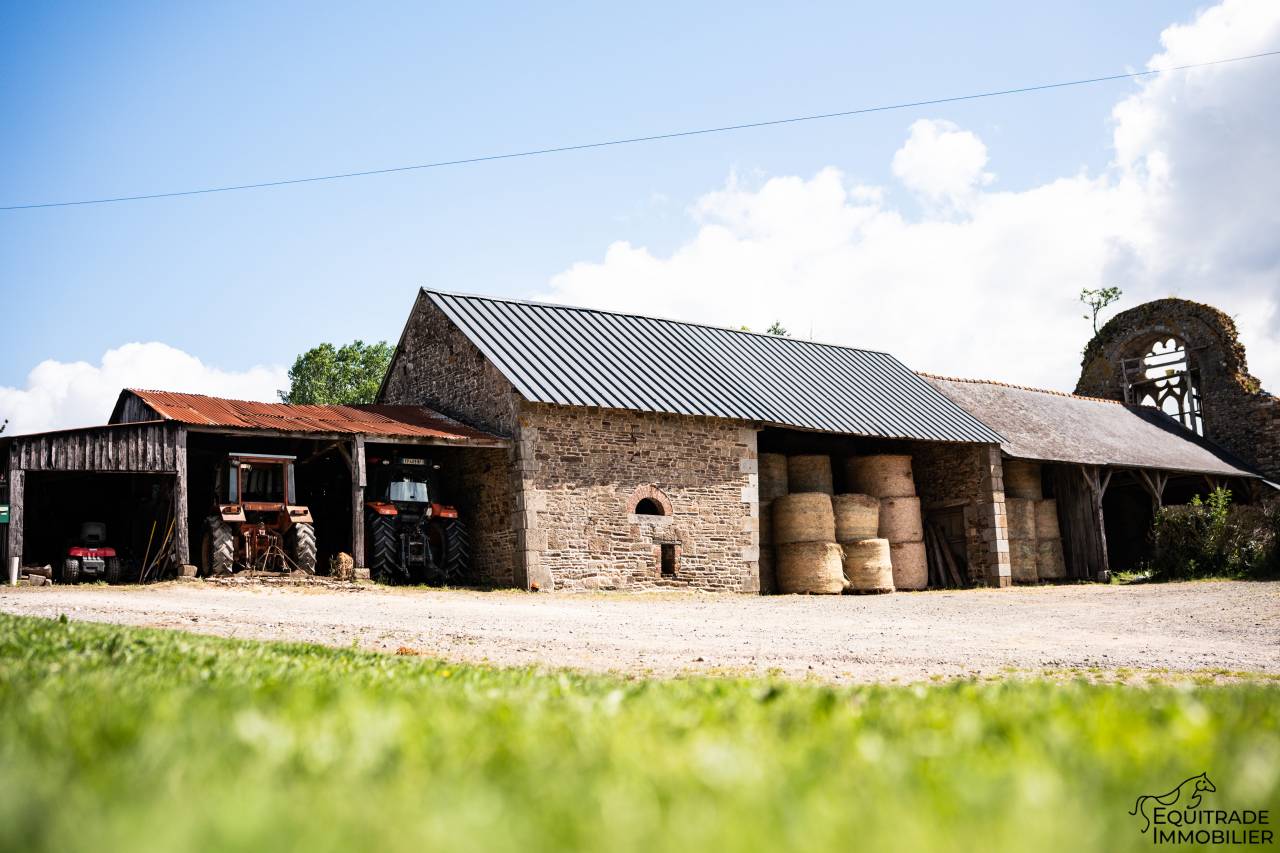 Propri&eacute;t&eacute; avec maison et d&eacute;pendances, 1ha50