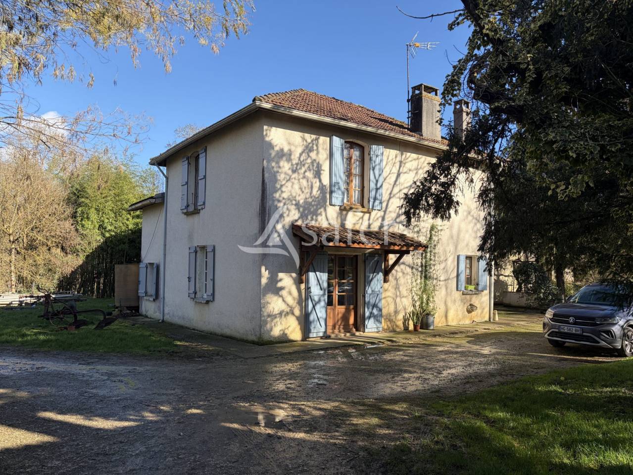 Propri&eacute;t&eacute; agricole avec 2 maisons sur 21ha