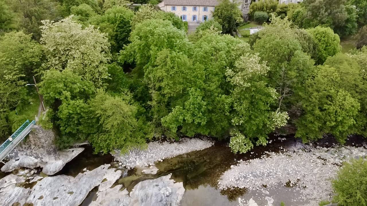 Propri&eacute;t&eacute; en bordure de rivi&egrave;re